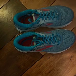Brooks GTS 18 size 7